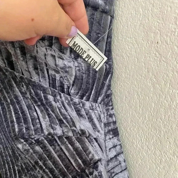 🆕Plus-Size Velvet Wrap Dress 2X Grey🆕 - Picture 12 of 12